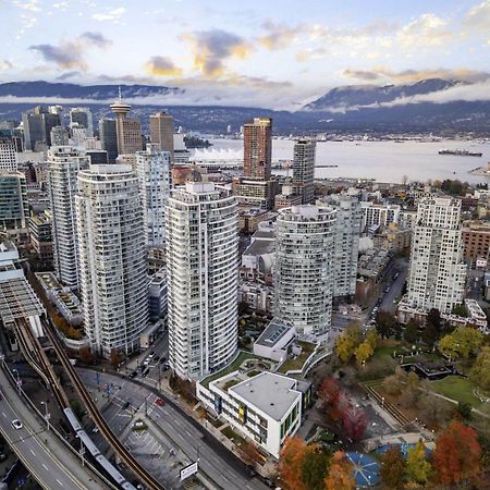 Lovely One-Bedroom Apartment With Pool, Hot Tub, And Gym In The Heart Of Downtown, Skytrain 3Min Away Vancouver Exterior foto