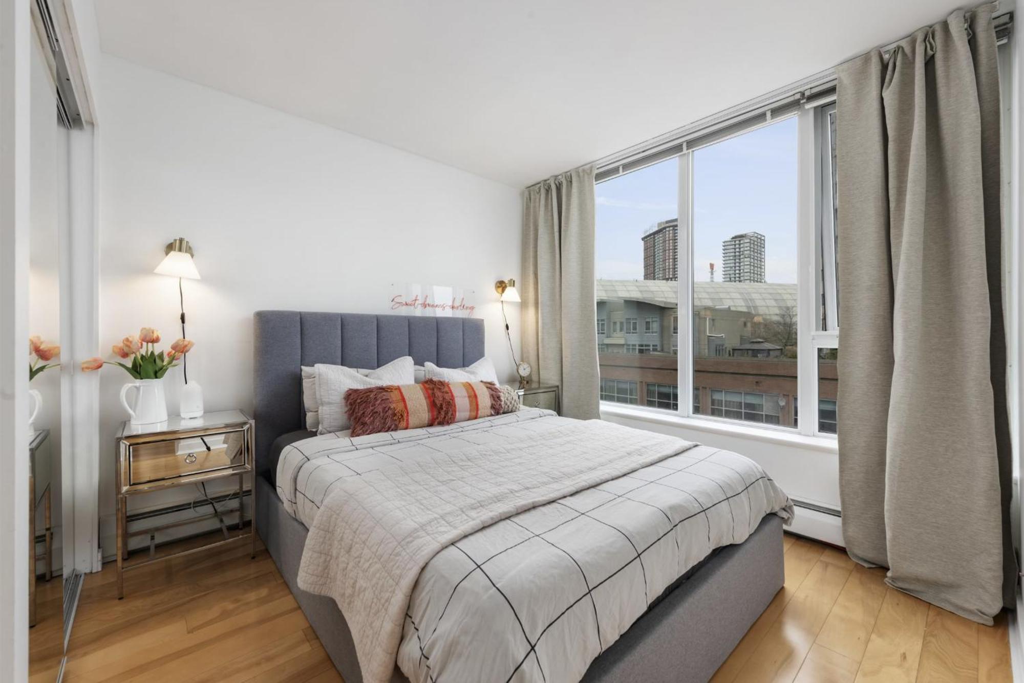 Lovely One-Bedroom Apartment With Pool, Hot Tub, And Gym In The Heart Of Downtown, Skytrain 3Min Away Vancouver Exterior foto