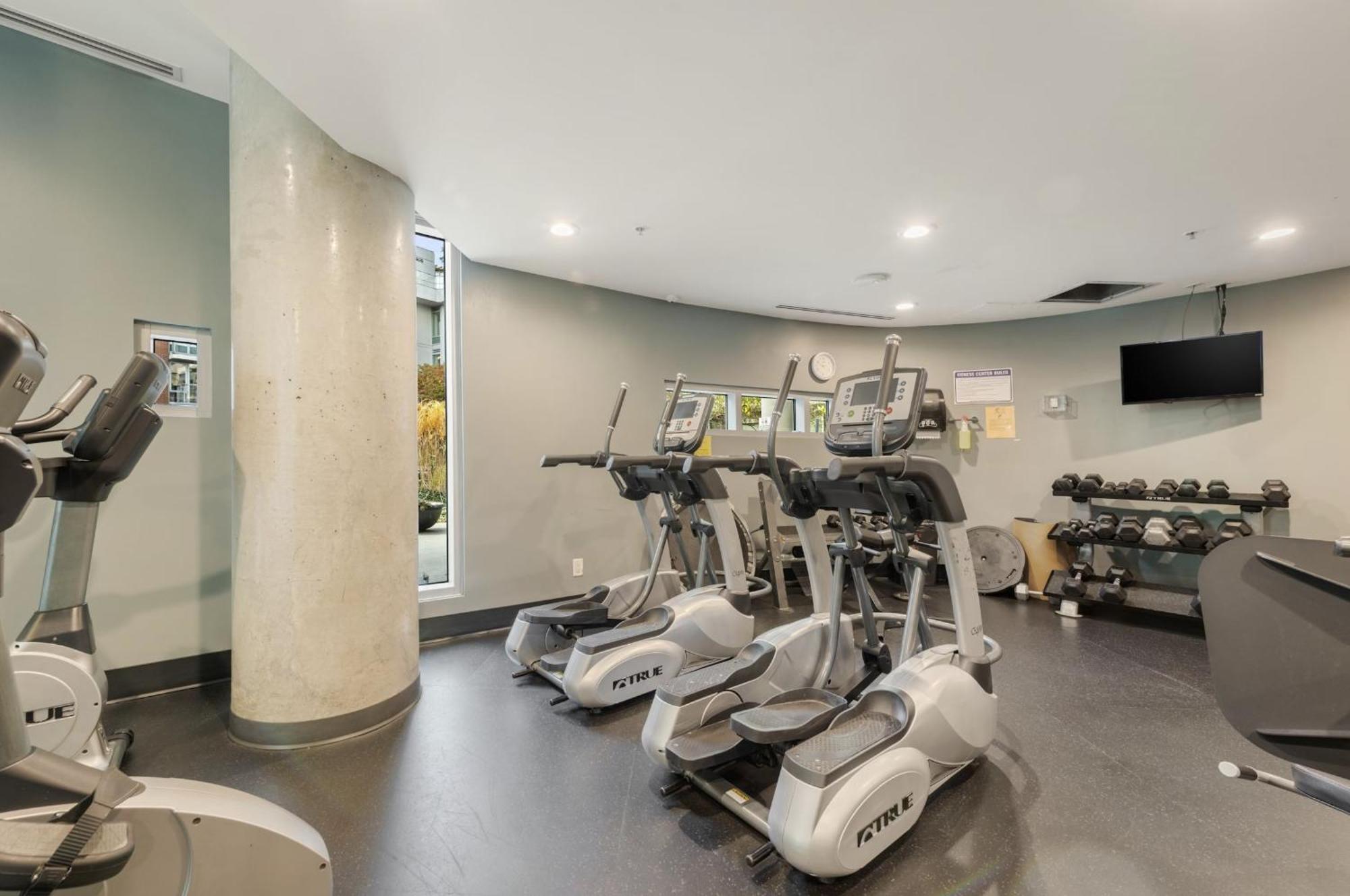 Lovely One-Bedroom Apartment With Pool, Hot Tub, And Gym In The Heart Of Downtown, Skytrain 3Min Away Vancouver Exterior foto