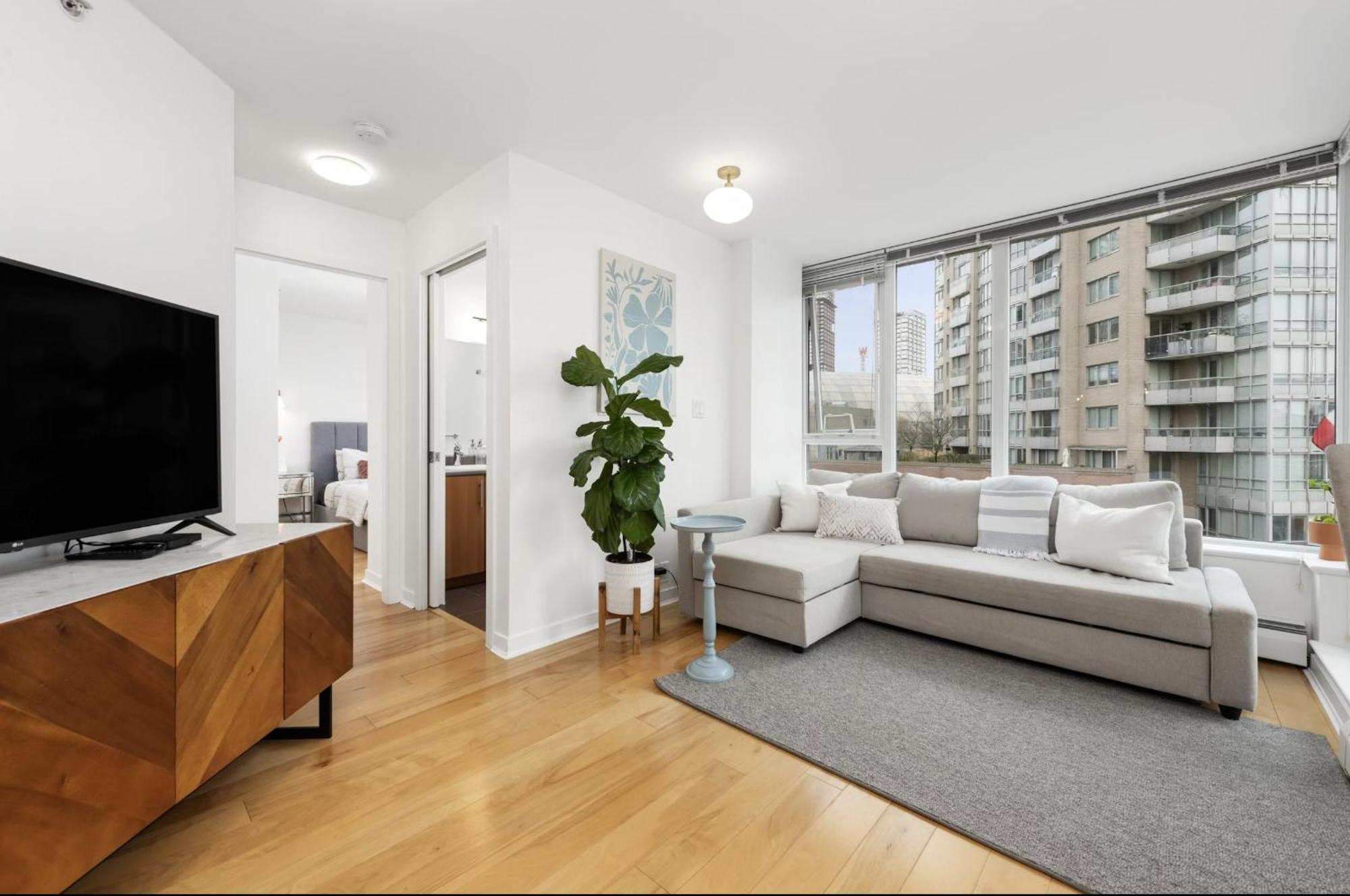 Lovely One-Bedroom Apartment With Pool, Hot Tub, And Gym In The Heart Of Downtown, Skytrain 3Min Away Vancouver Exterior foto
