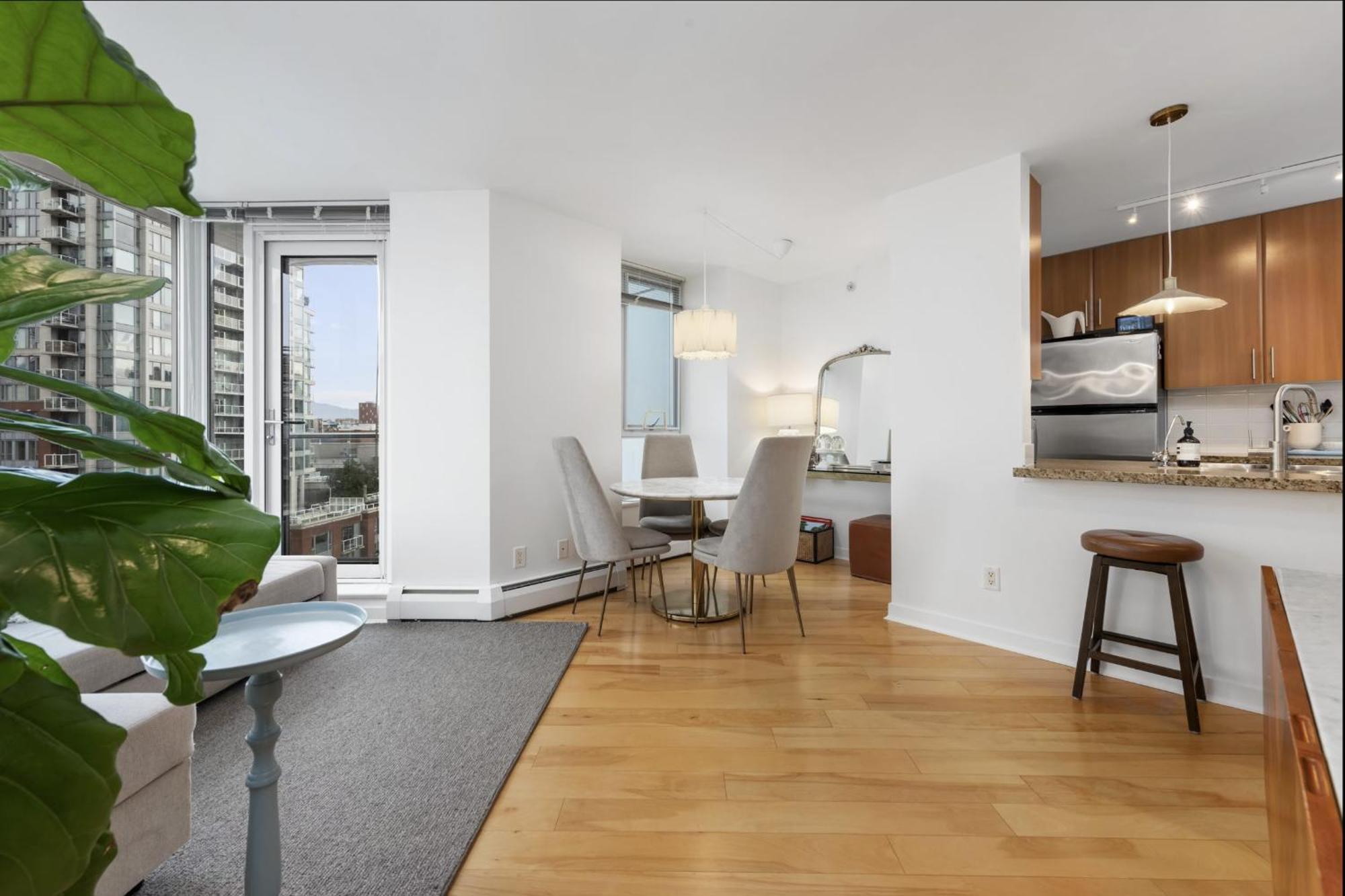 Lovely One-Bedroom Apartment With Pool, Hot Tub, And Gym In The Heart Of Downtown, Skytrain 3Min Away Vancouver Exterior foto